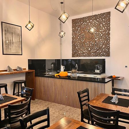 The Old Townhouse II Aparthotel Krosno Bagian luar foto