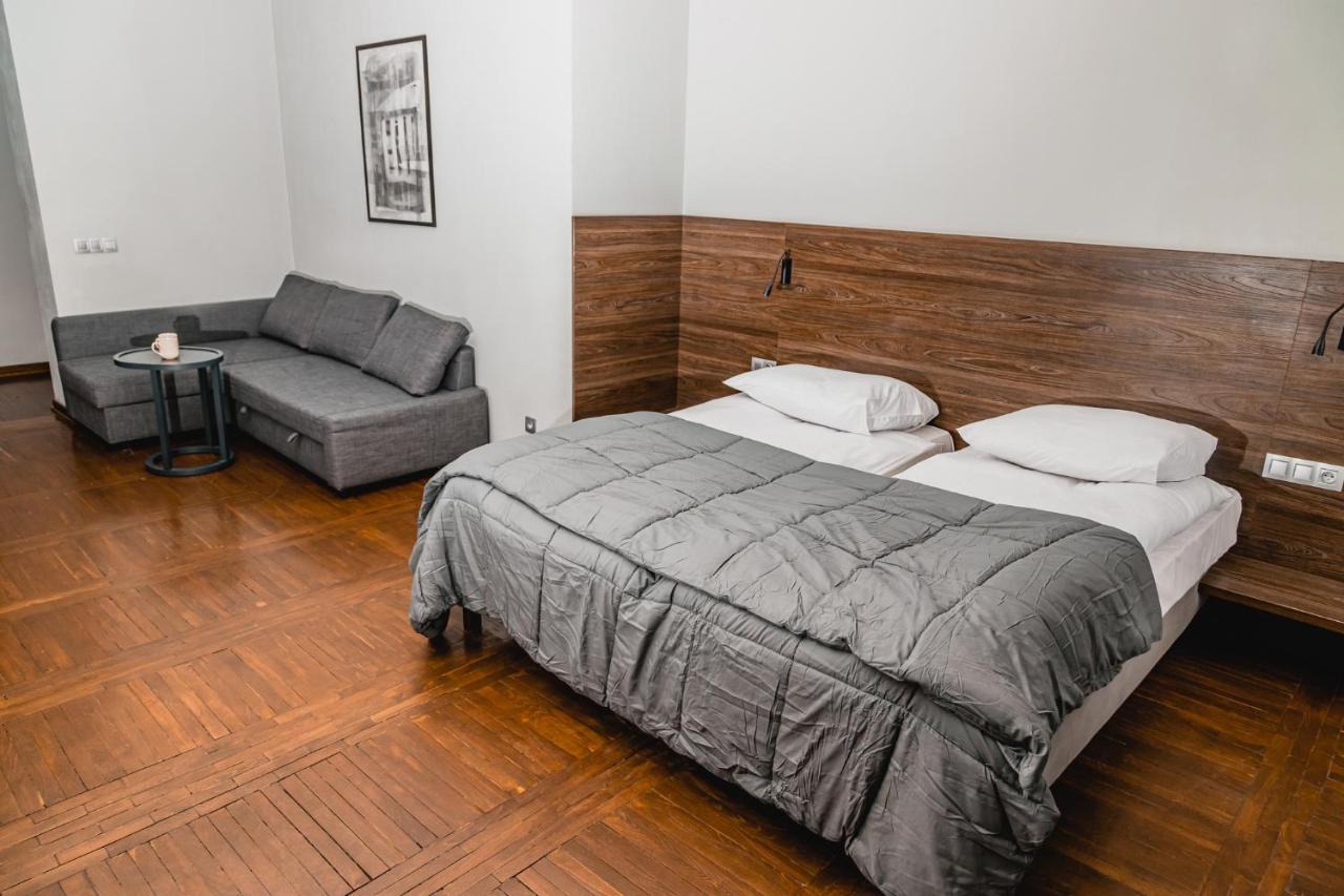 The Old Townhouse II Aparthotel Krosno Bagian luar foto