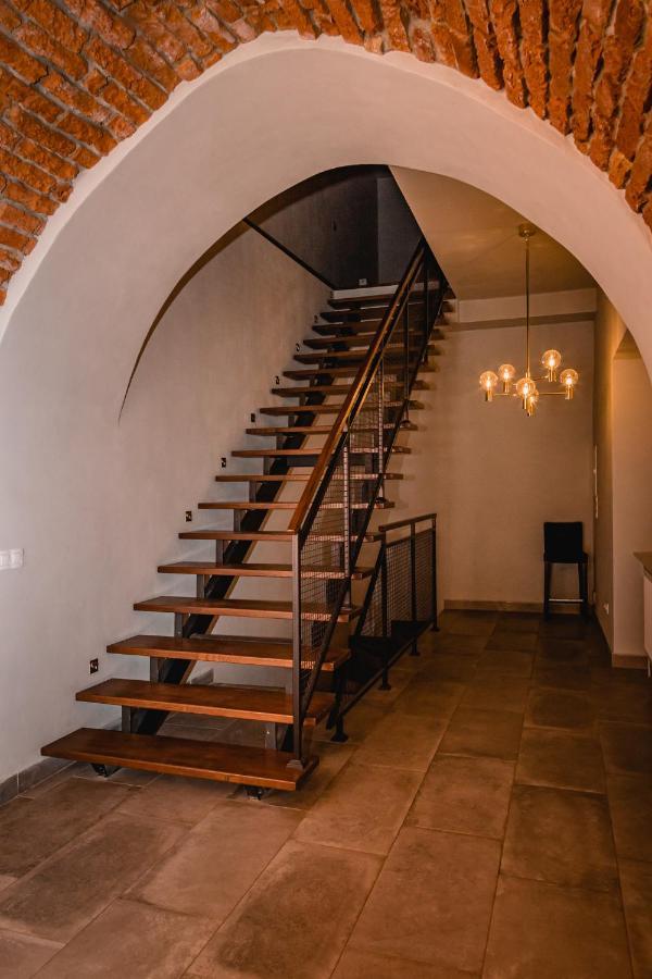 The Old Townhouse II Aparthotel Krosno Bagian luar foto
