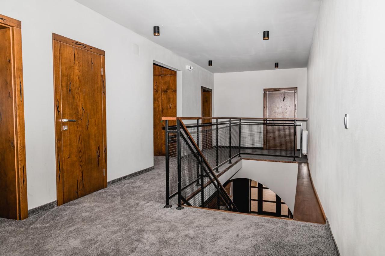 The Old Townhouse II Aparthotel Krosno Bagian luar foto