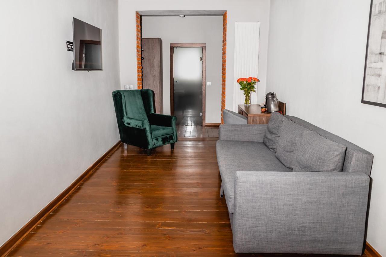 The Old Townhouse II Aparthotel Krosno Bagian luar foto