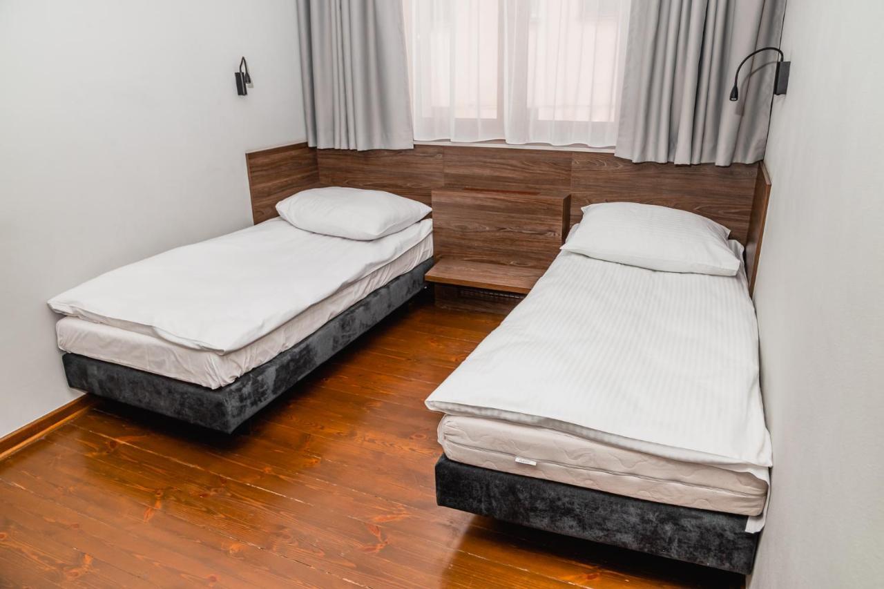 The Old Townhouse II Aparthotel Krosno Bagian luar foto