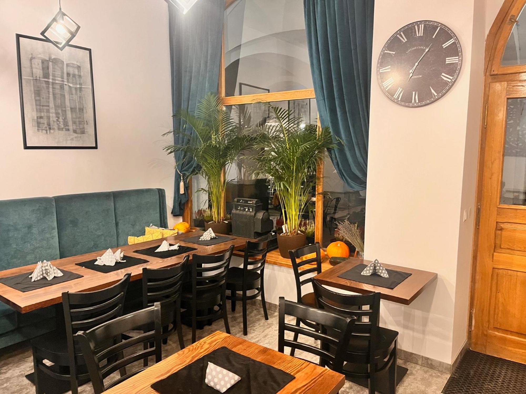 The Old Townhouse II Aparthotel Krosno Bagian luar foto